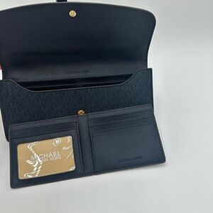Michael Kors Elegant Navy Wallet NEW